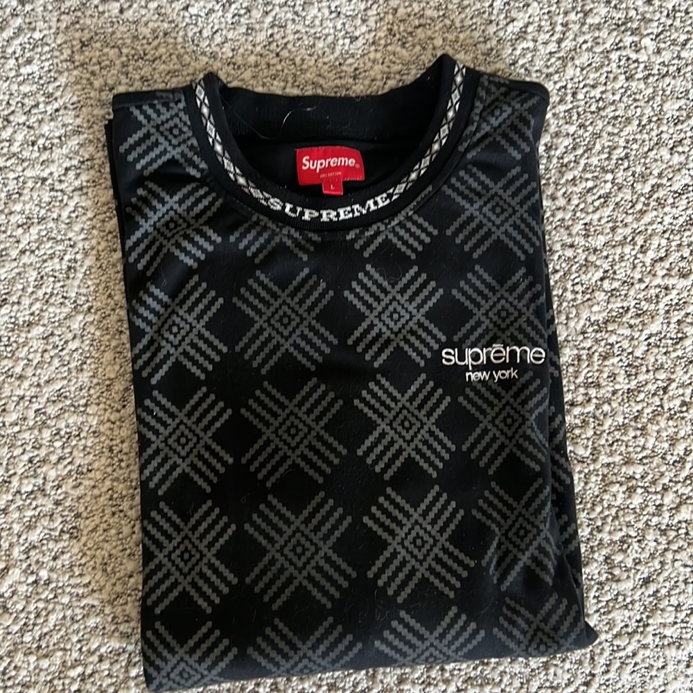 Supreme sweatshirt